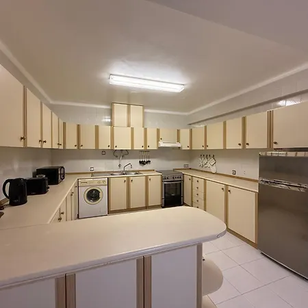 3 Bedroom 15 Min Walk To Sanctuary