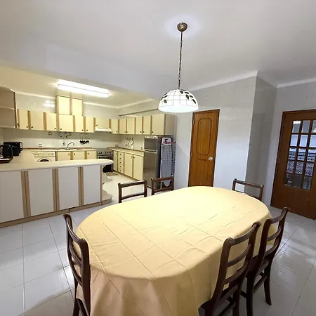 3 Bedroom 15 Min Walk To Sanctuary 公寓