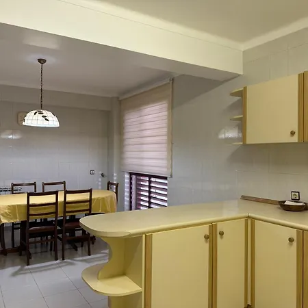 3 Bedroom 15 Min Walk To Sanctuary * Fatima