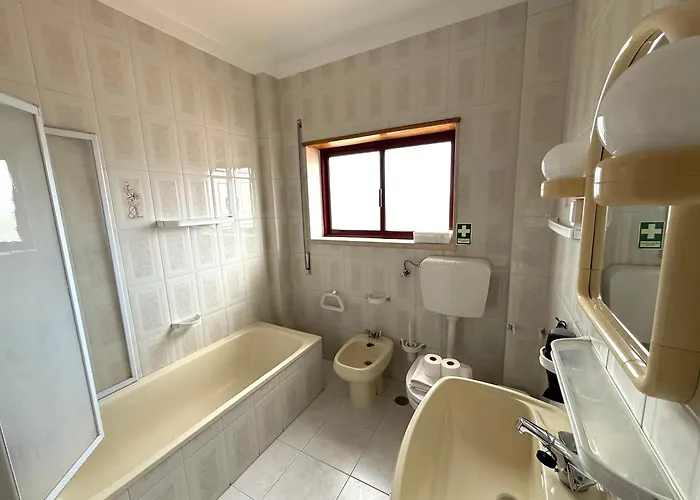 Апартаменты 3 Bedroom 15 Min Walk To Sanctuary