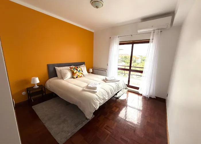 3 Bedroom 15 Min Walk To Sanctuary Апартаменты