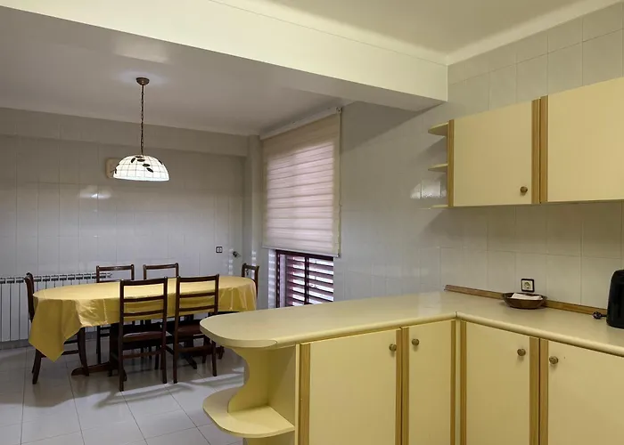 3 Bedroom 15 Min Walk To Sanctuary * Фатима